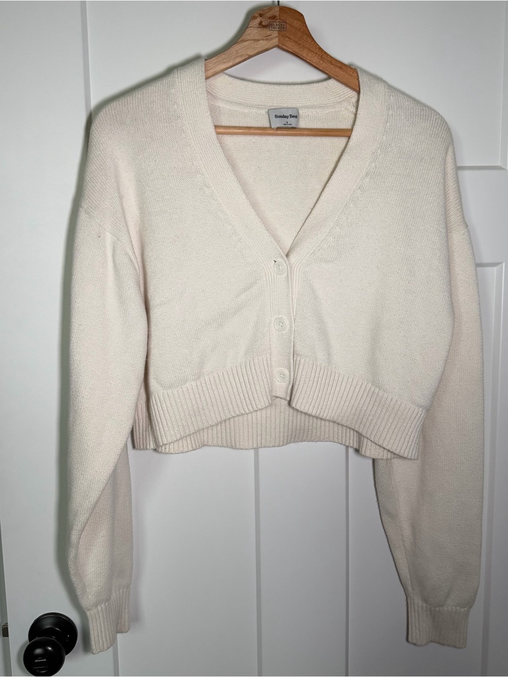 Aritzia Sunday Best Ivory Cropped V-Neck Button Cardigan Small
